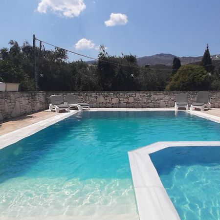 Villa Petrino - Central Flat Location Within Kassiopi. Sleeps 8 Exterior photo