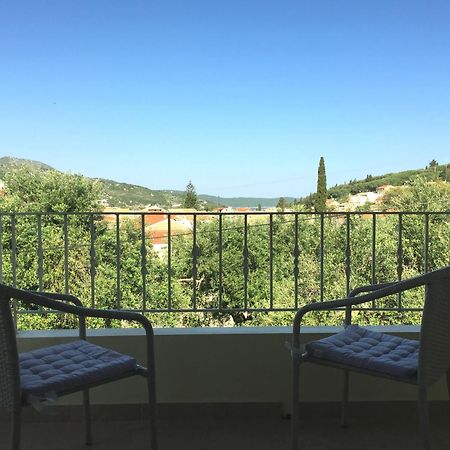 Villa Petrino - Central Flat Location Within Kassiopi. Sleeps 8 Exterior photo