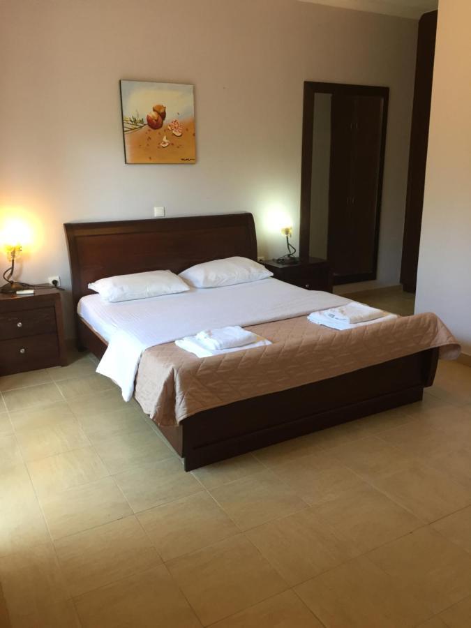 Villa Petrino - Central Flat Location Within Kassiopi. Sleeps 8 Exterior photo