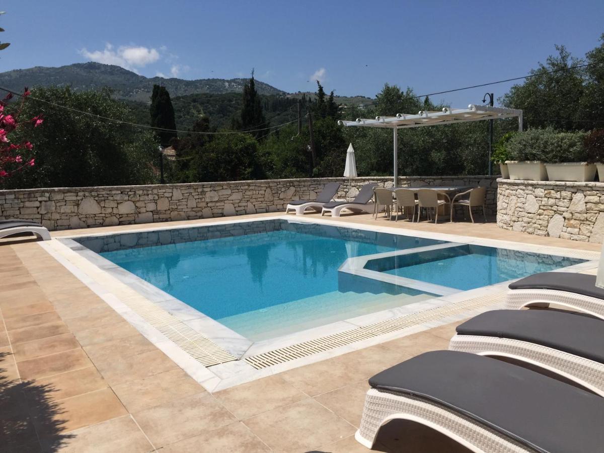 Villa Petrino - Central Flat Location Within Kassiopi. Sleeps 8 Exterior photo