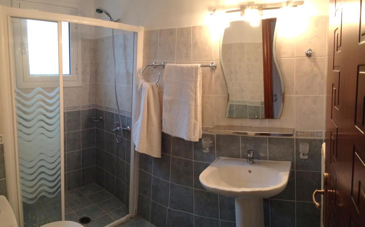 Villa Petrino - Central Flat Location Within Kassiopi. Sleeps 8 Exterior photo