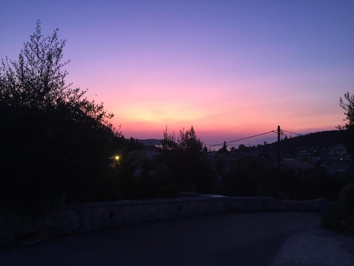 Villa Petrino - Central Flat Location Within Kassiopi. Sleeps 8 Exterior photo